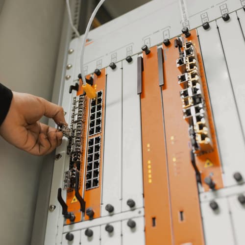 IT server equipment financed through a vendor partnership with NewLane Finance